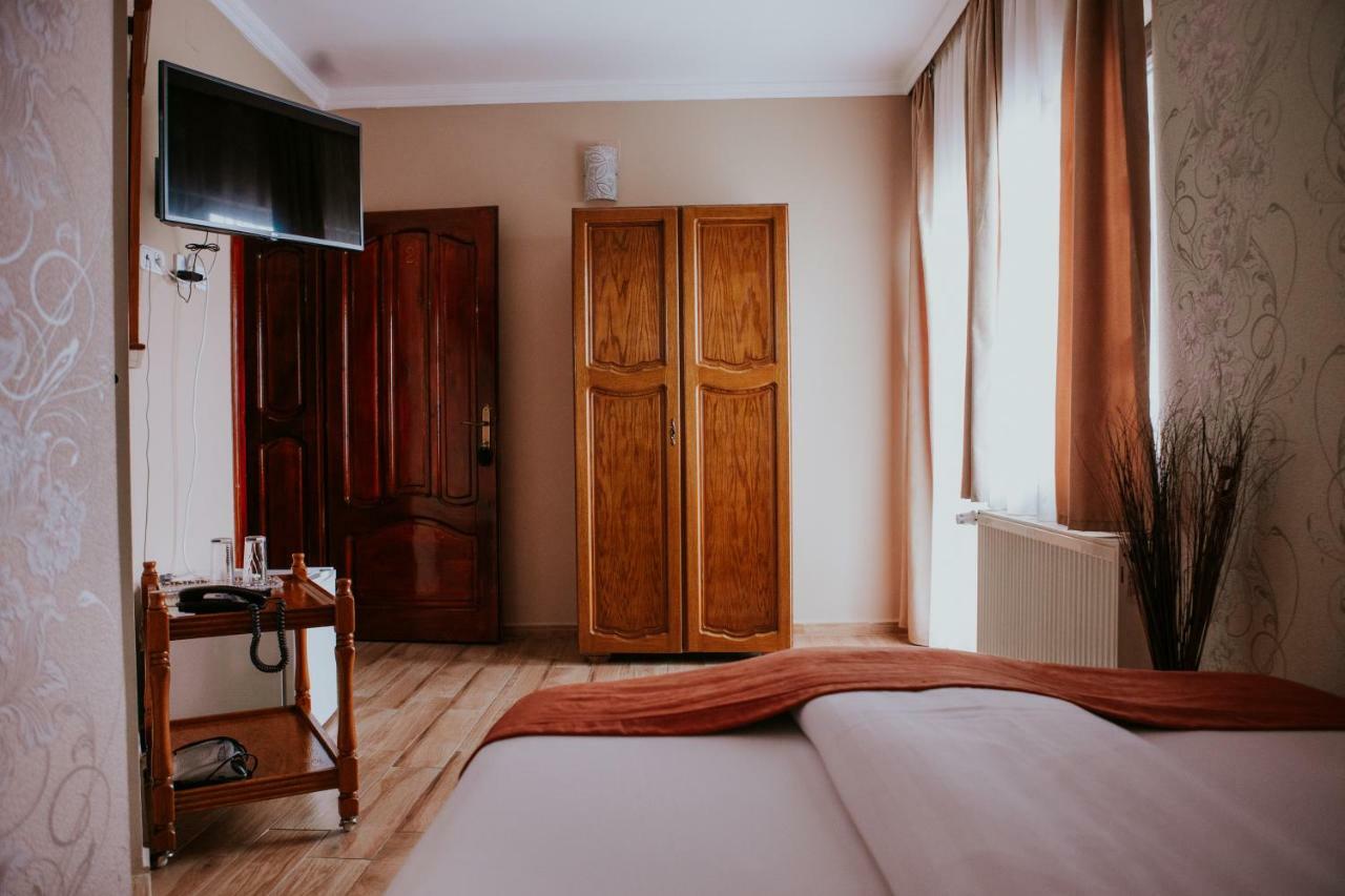 Hotel-Restaurant Milenium Salonta Luaran gambar