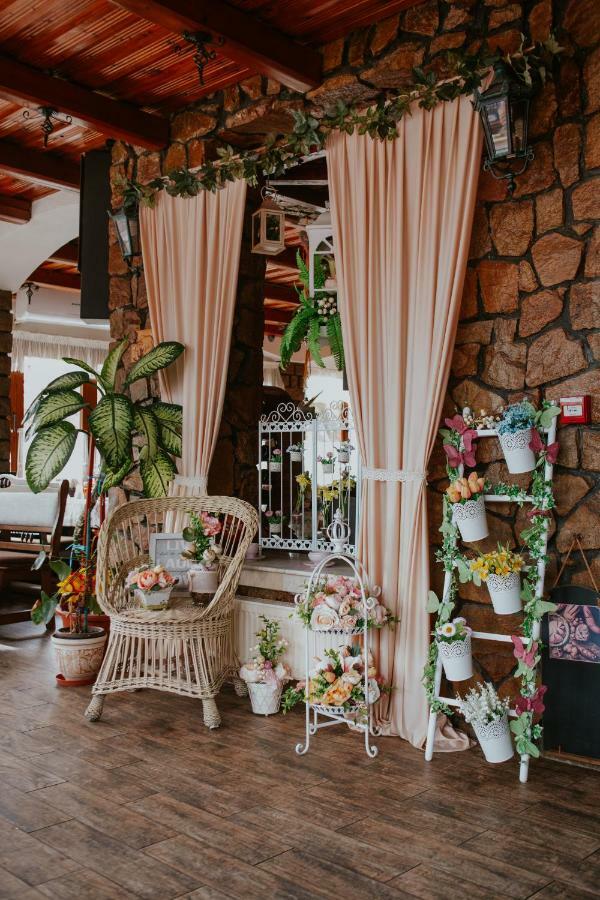 Hotel-Restaurant Milenium Salonta Luaran gambar